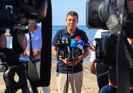 El president de la Generalitat, Mazón, en el Club Náutico de Villajoyosa.