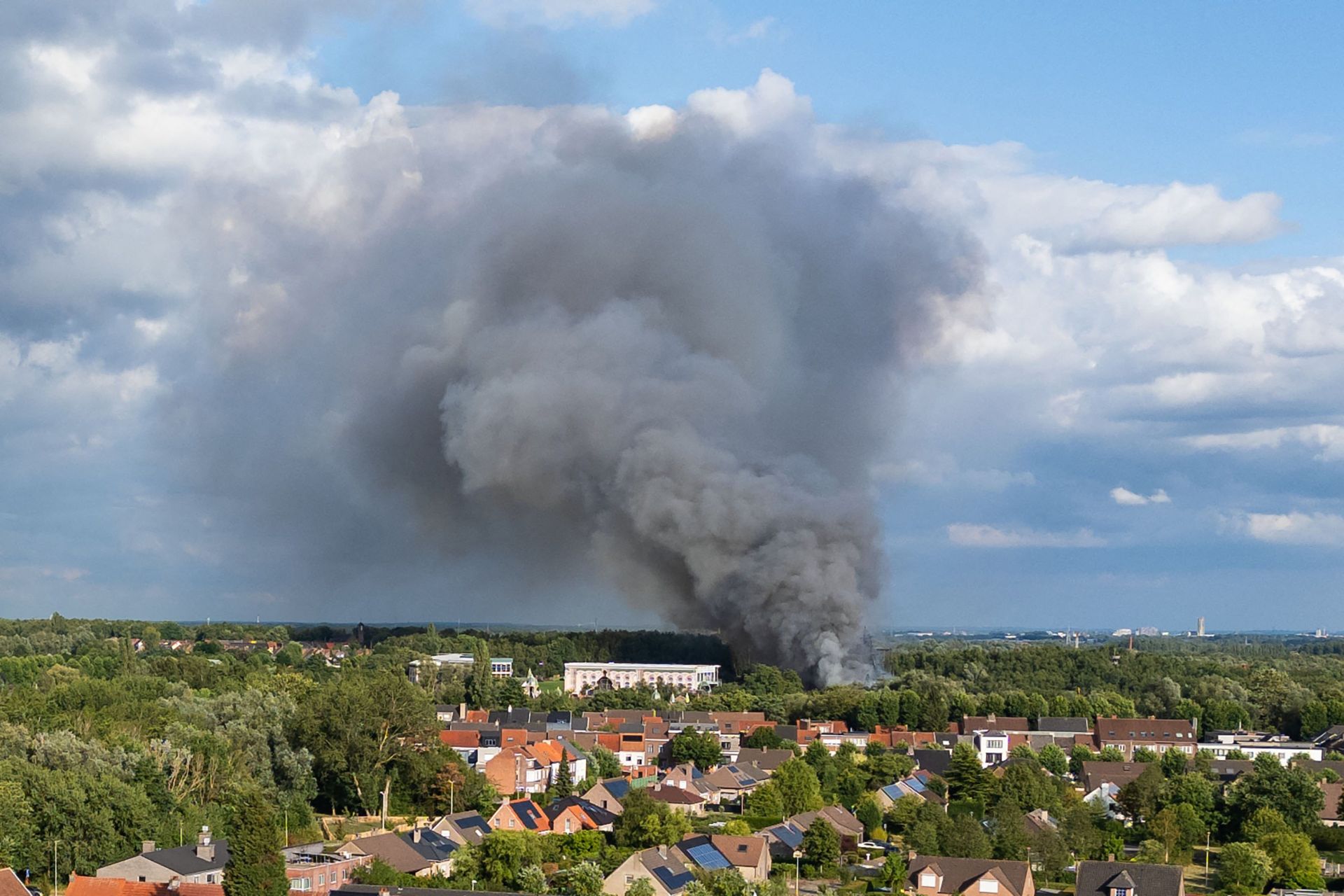 Un incendio calcina el escenario principal del festival Tomorrowland