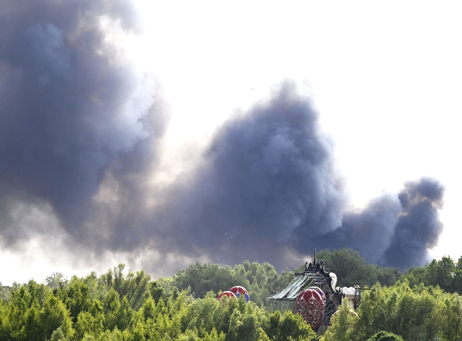Un incendio calcina el escenario principal del festival Tomorrowland
