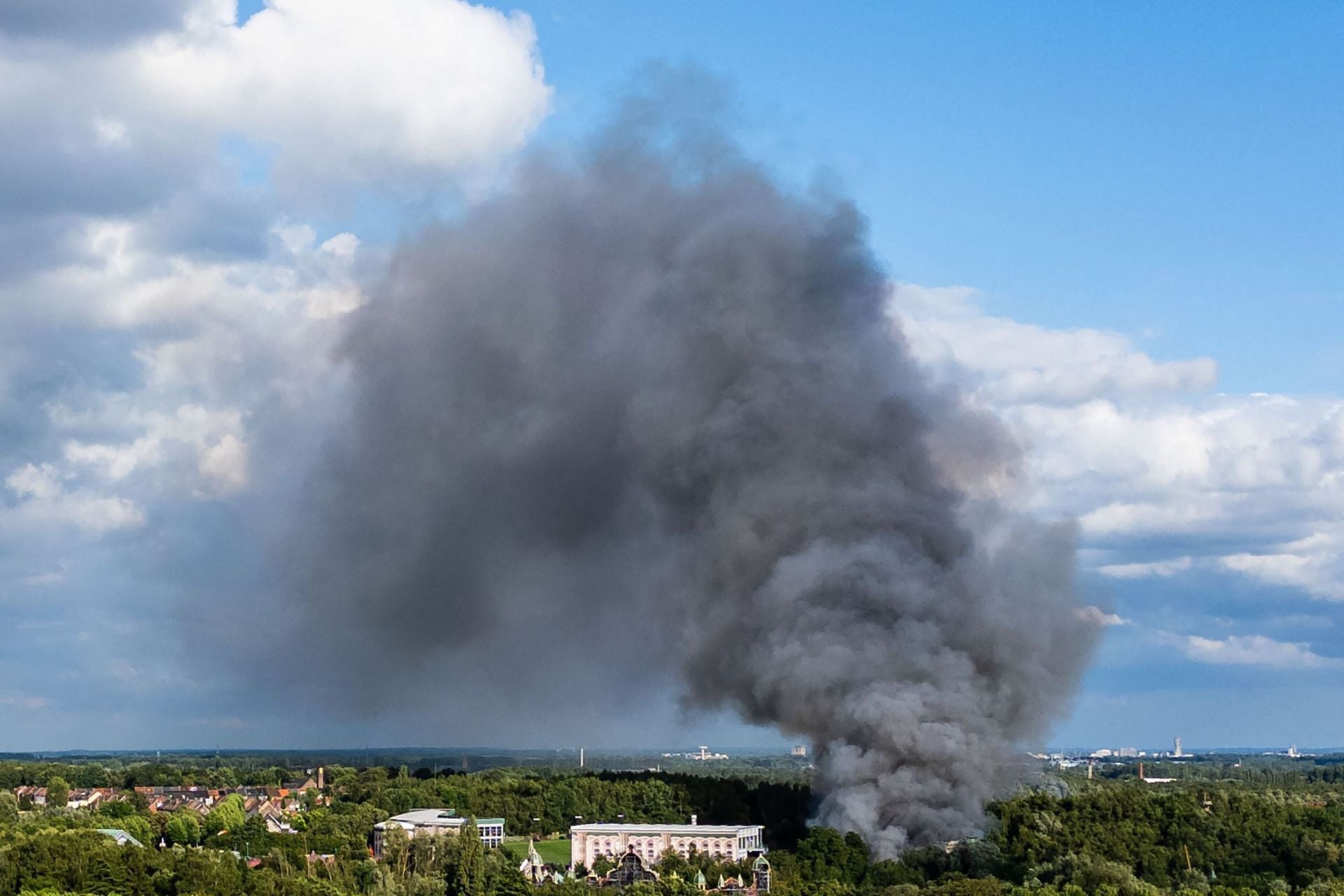 Un incendio calcina el escenario principal del festival Tomorrowland