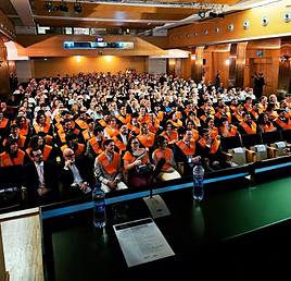 La galardonada ESAT celebra su XVIII Graduación de la promoción 2022–2025