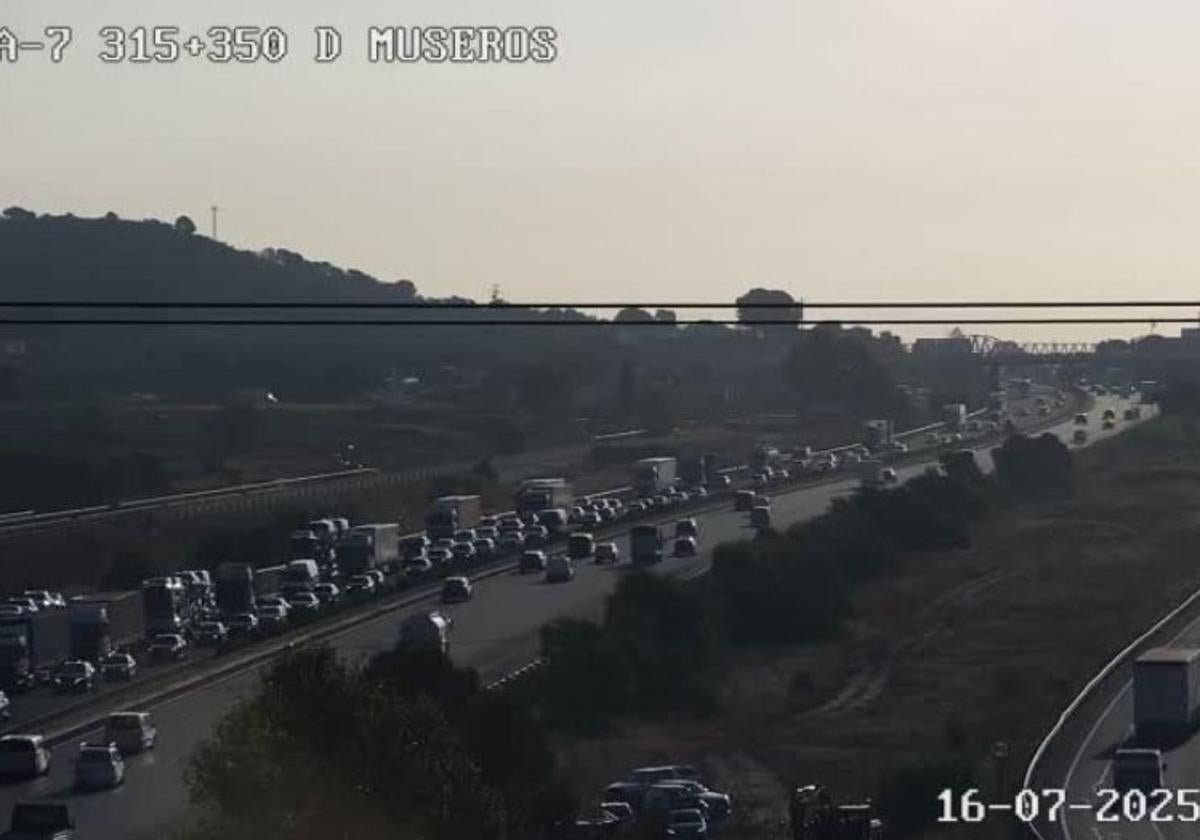 Atascos en la A-7 este miércoles, 16 de julio.