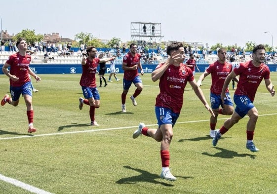 Joel Febas, exjugador del Levante, celebra un gol con el Teruel