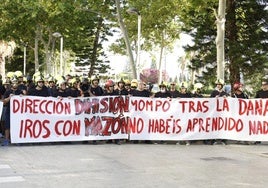 Protesta de bomberos este jueves antes de la llegada de Mompó.