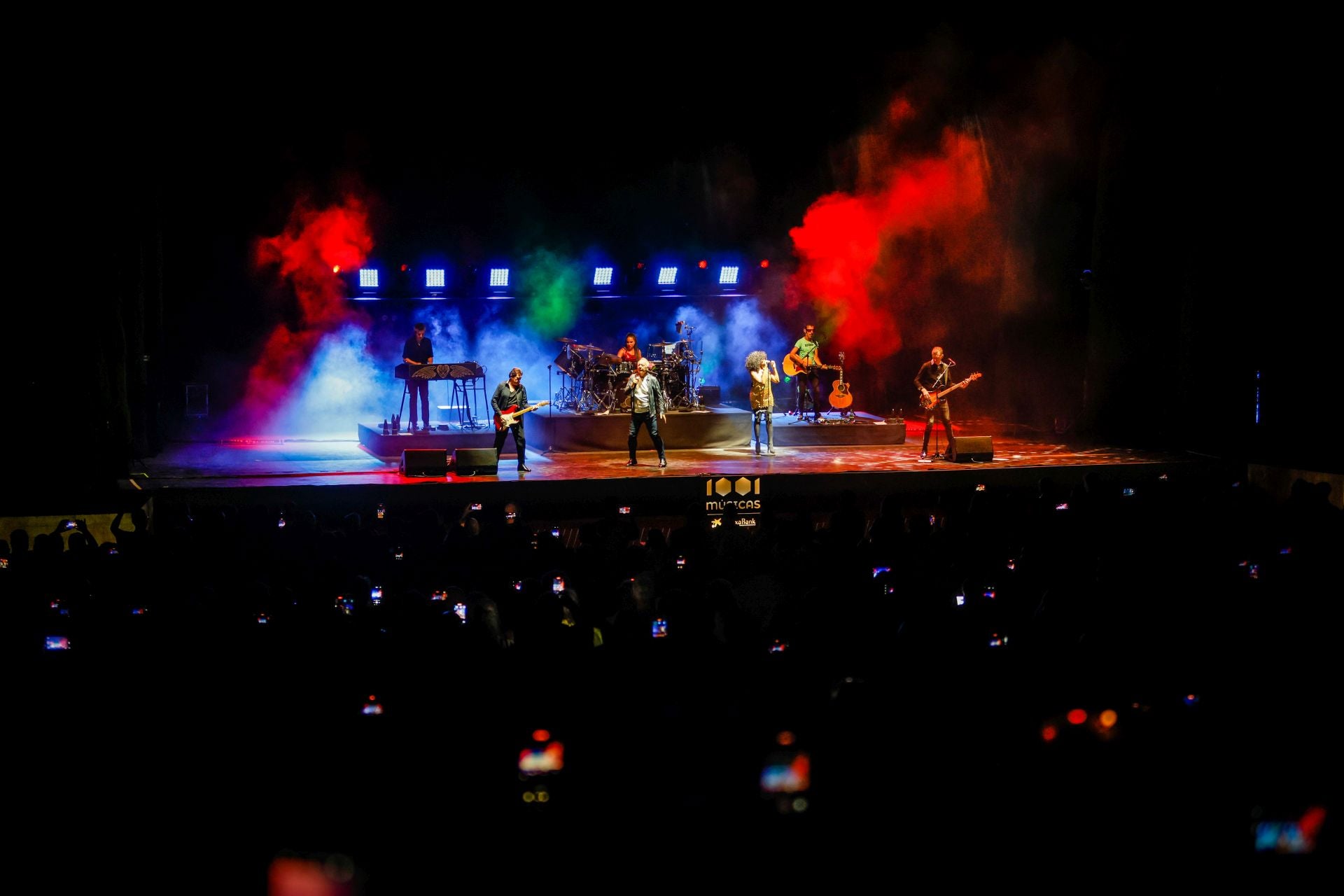 Simple Minds actuando en el teatro del Generalife.