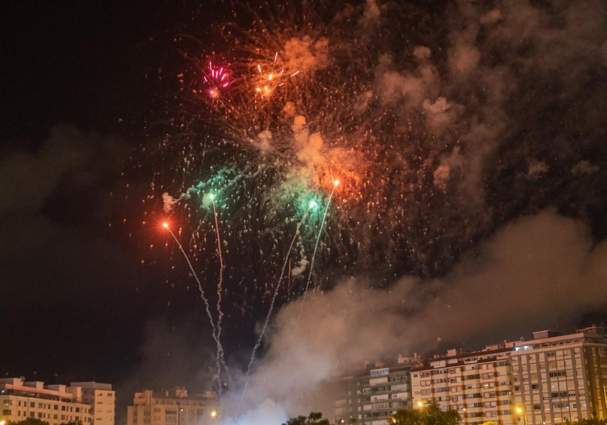 Castillo de focs artificials d'anys anteriors.