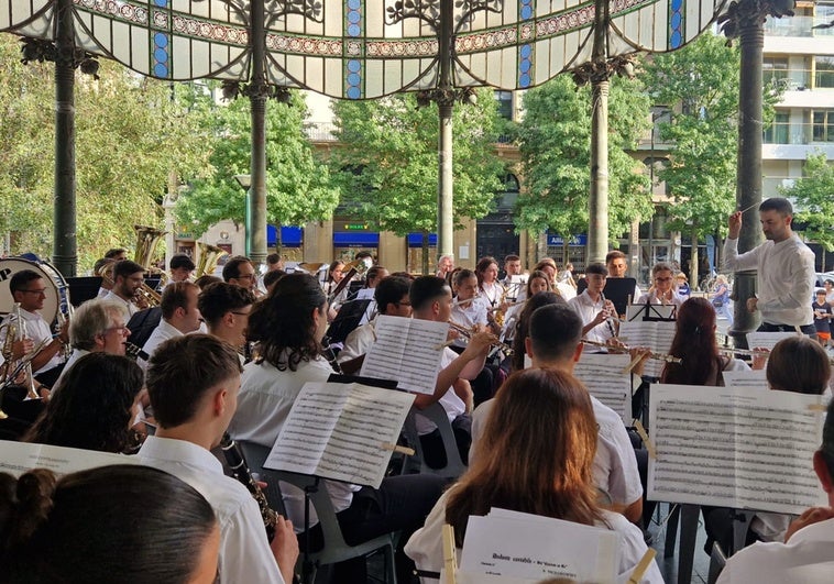 La Artística de Chiva durante su actuación de San Sebastián.