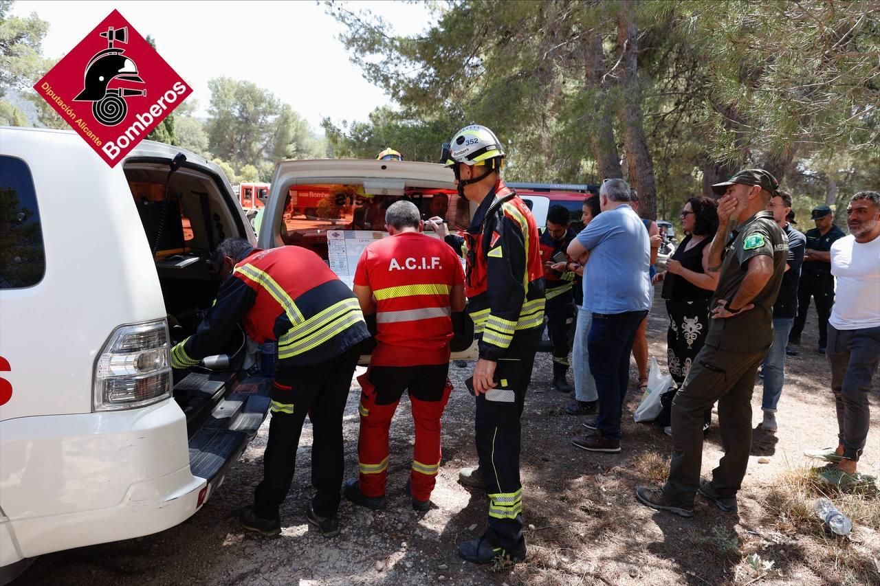 Un incendio forestal en Ibi llega hasta Alcoi y moviliza a la UME