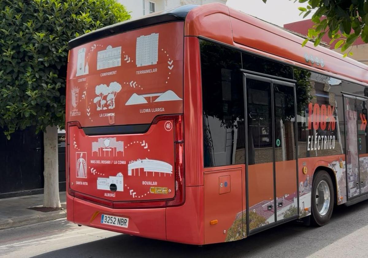 Uno de los vehículos del nuevo servicio municipal.