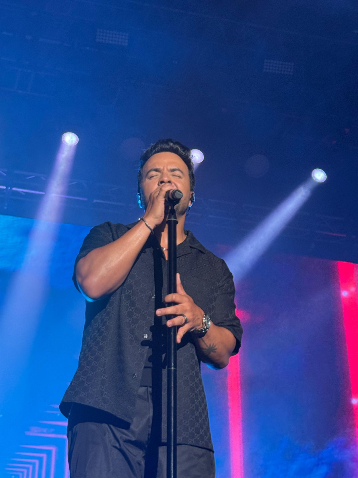 Luis Fonsi pone a bailar 'Despacito' a Valencia