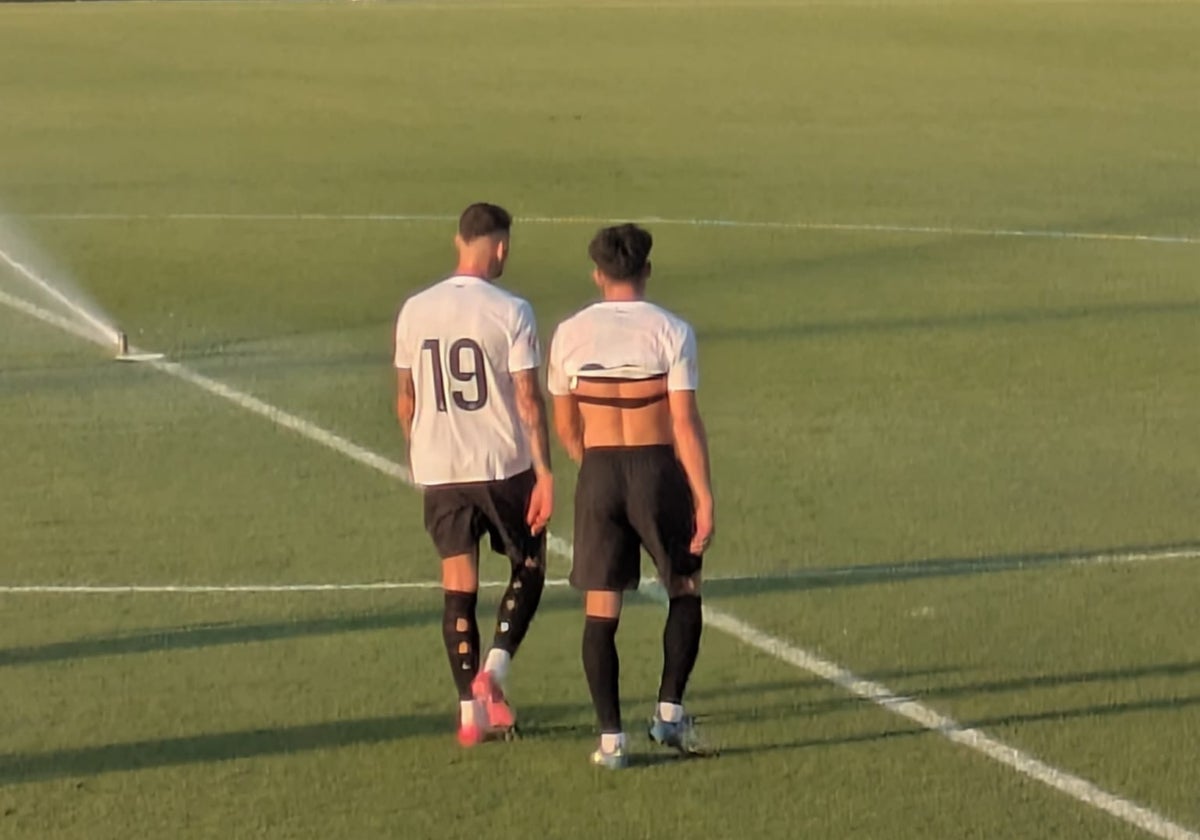 Dani Raba junto a Diego López comentando, durante la pausa de hidratación.