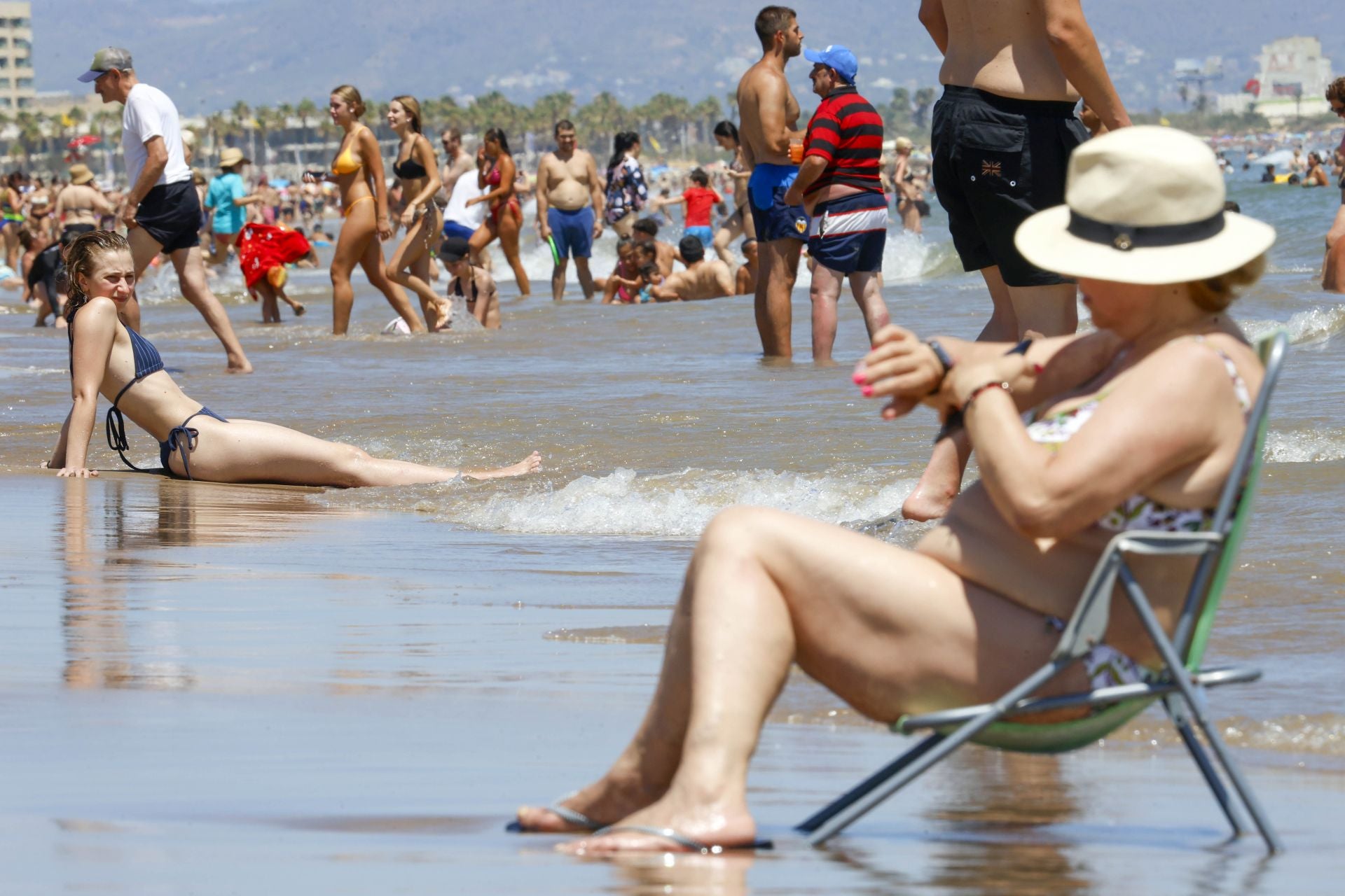 Los valencianos se ponen a remojo contra el calor