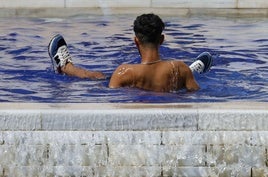 Los valencianos se ponen a remojo contra el calor