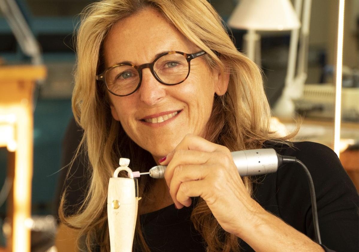 Pilar Viedma, trabajando en una de sus piezas.