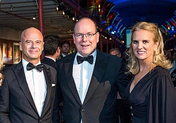 Luis Bodes, junto a Alberto de Mónaco y Kerry Kennedy, hija de Bob Kennedy.