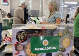 Una cajera de Mercadona, en una imagen de archivo.