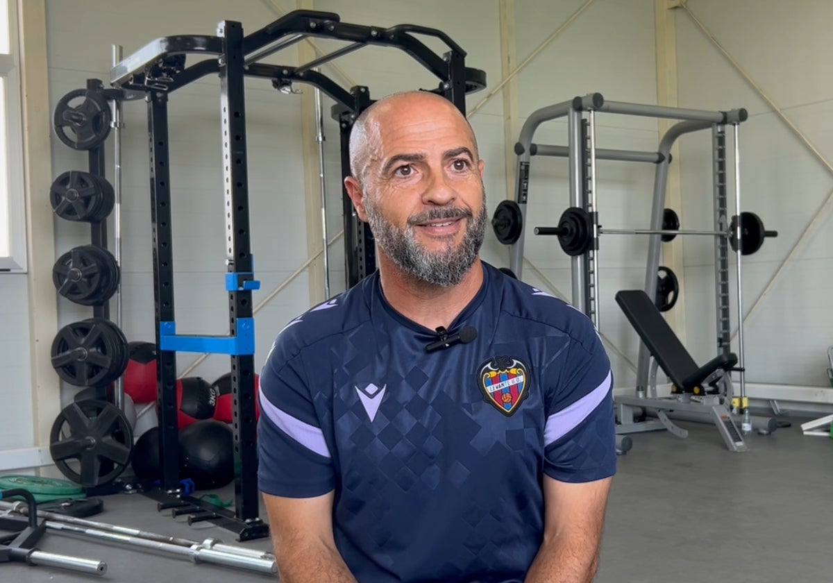 El preparador físico Roberto Ovejero.