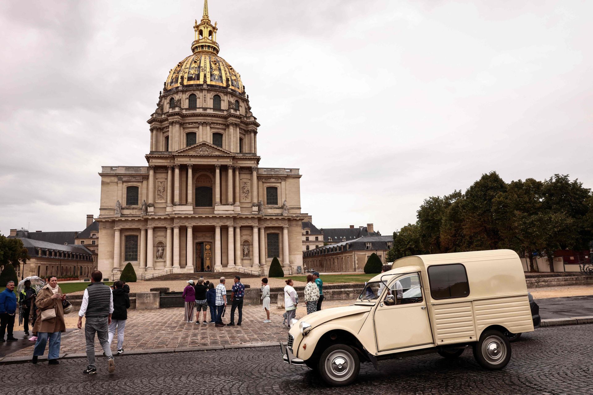 Los coches de época toman París