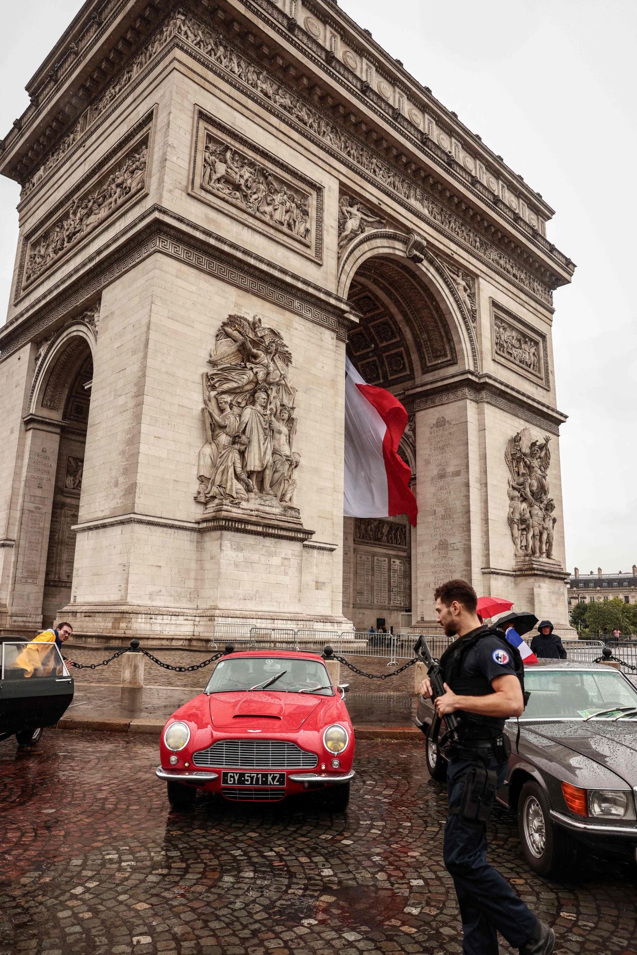 Los coches de época toman París