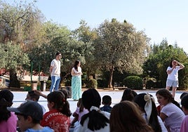 Visita de la alcaldesa Lorena Silvent a la Escola d'Estiu.