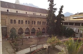 Claustro del exconvento de Santa Clara.