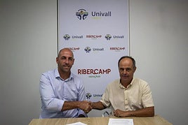 Luis Navasquillo y Juan Canet durante la firma.