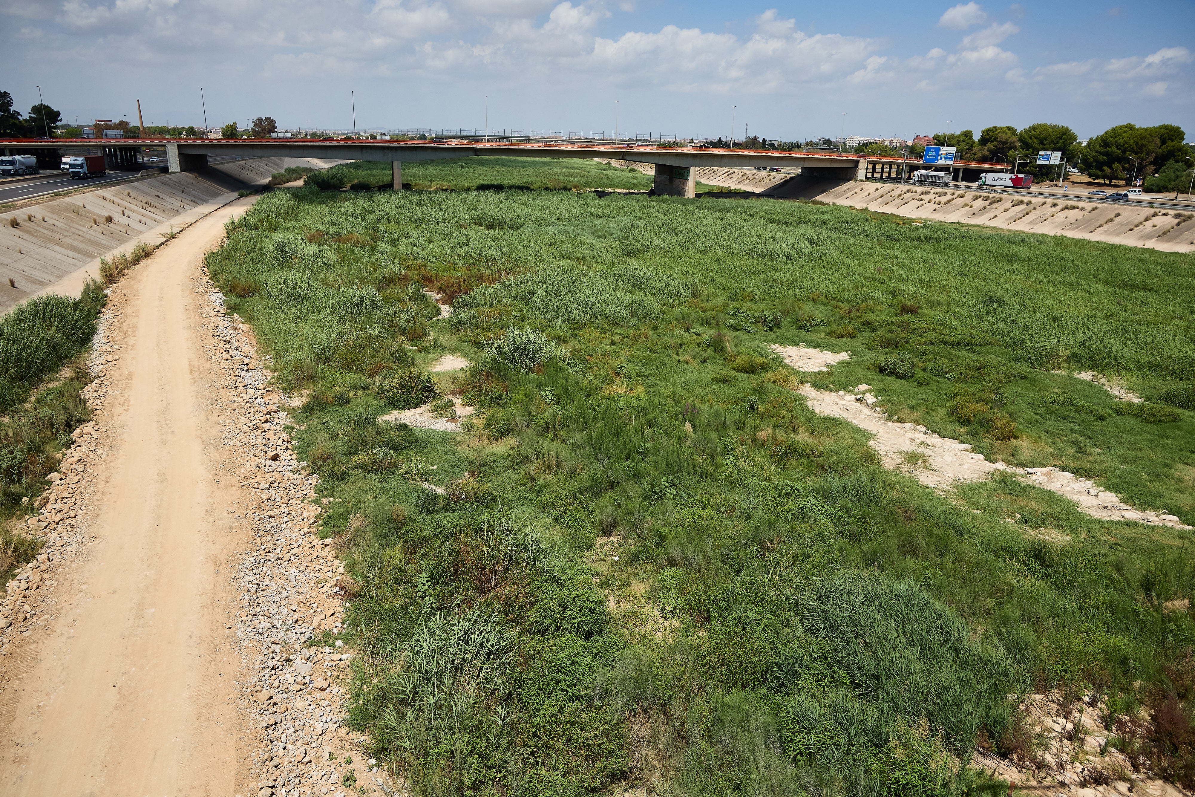 Tramo del nuevo cauce del Turia entre Valencia y Xirivella.