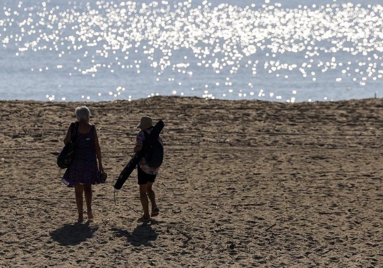 Así están las playas de Valencia este martes: tiempo, ocupación y banderas