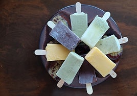 Variedad de polos artesanos.