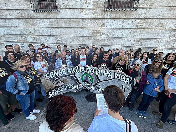 La protesta convocada por Salvem la Vall en octubre frente a la Delegación del Gobierno.