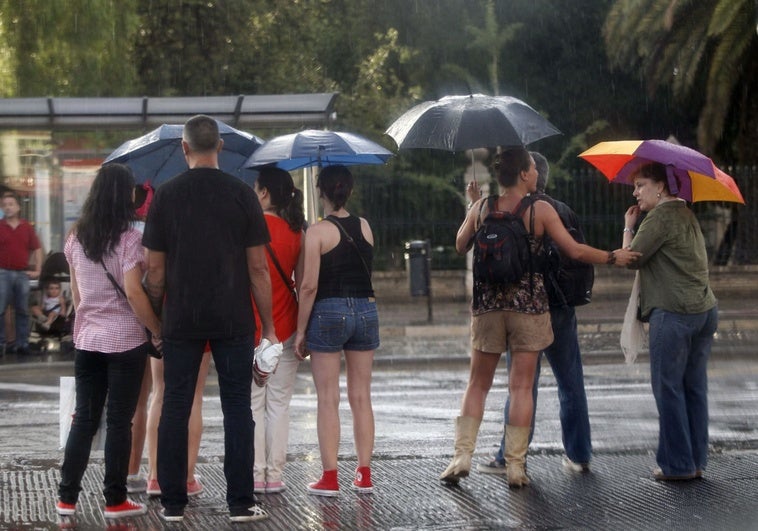 El calor asfixiante da paso a las lluvias y el descenso de las temperaturas en la Comunitat