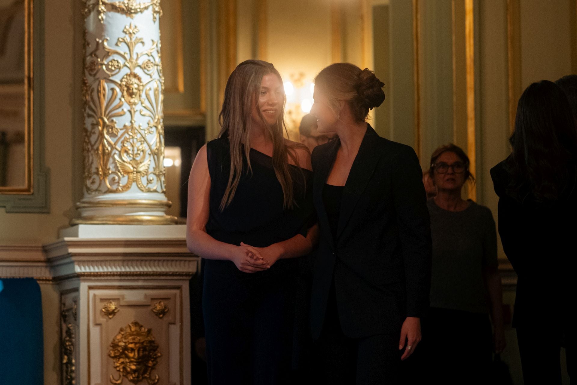 Letizia y Leonor comparten estilismo en los Premios Princesa de Girona 2025