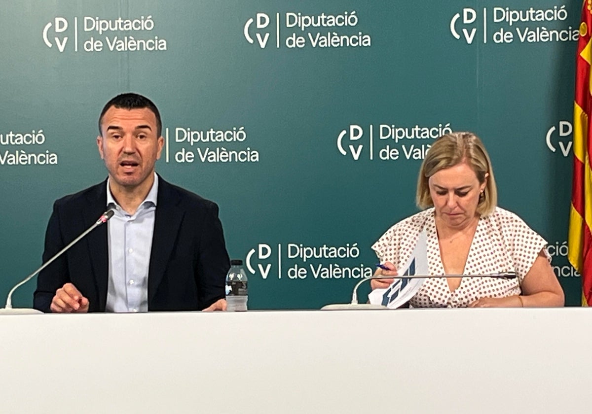 Vicent Mompó y la vicepresidenta de la Diputación de Valencia, Natàlia Enguix.