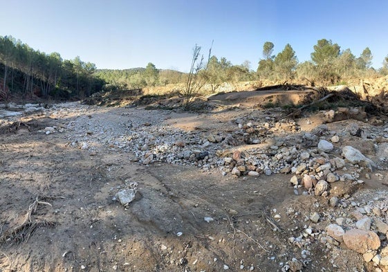 Un tramo del cauce arrasado por la dana.