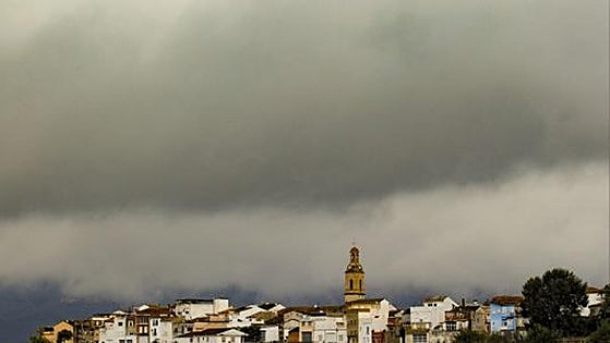 La tormenta descarga sobre Valencia, se ceba con La Marina y Sagunto y amenaza con más lluvias esta tarde