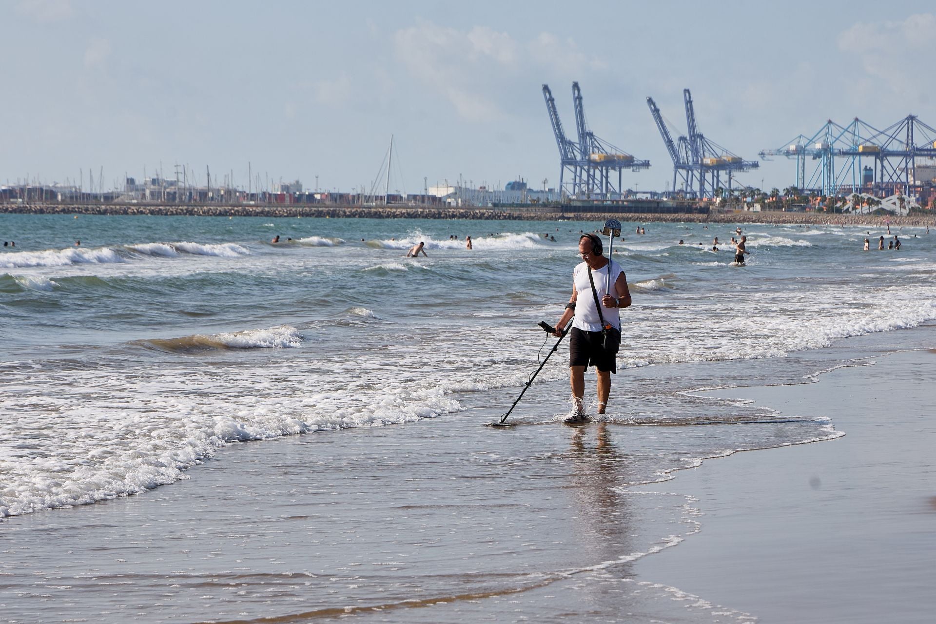 FOTOS | Personas que madrugan para ir a la playa en Valencia