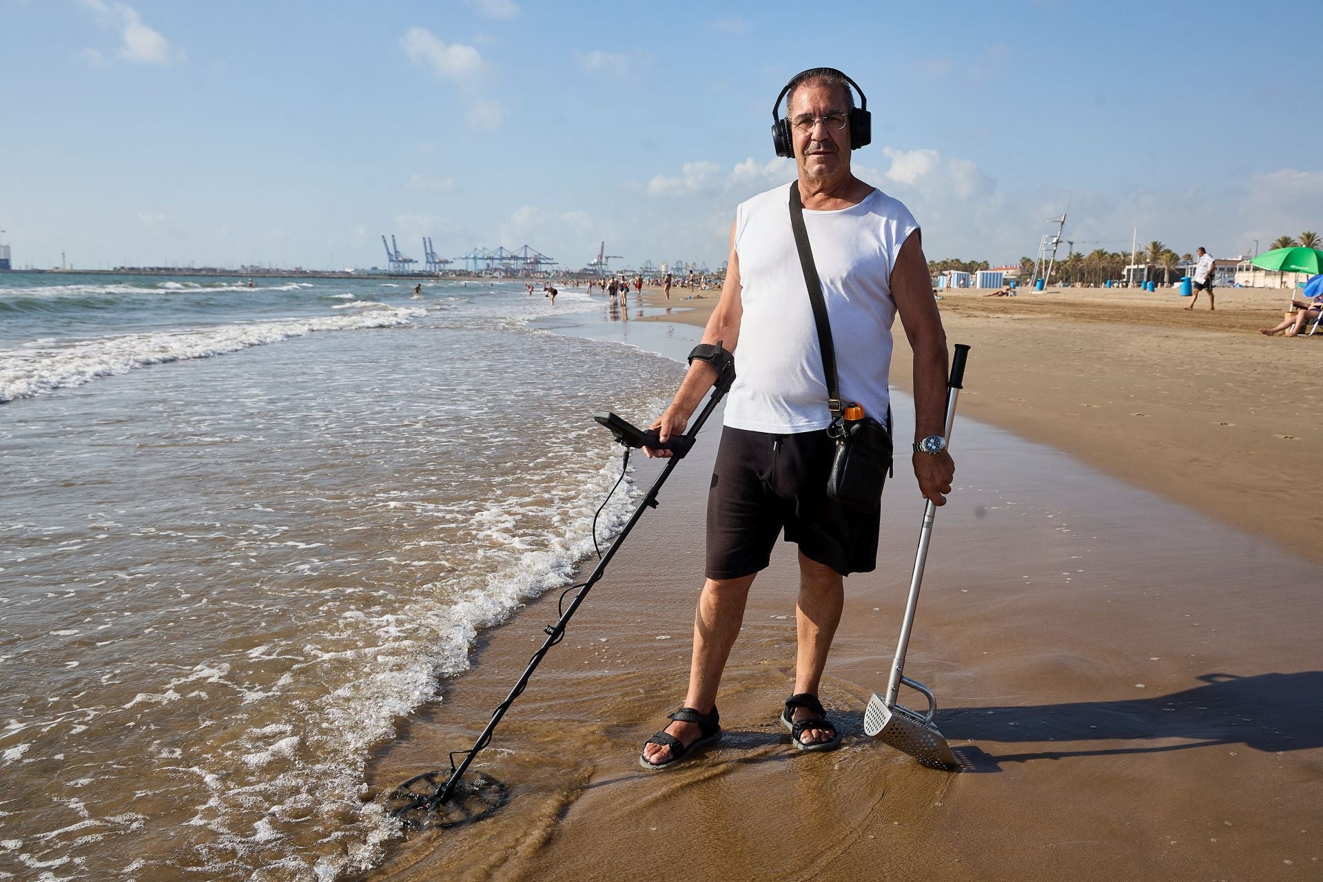 FOTOS | Personas que madrugan para ir a la playa en Valencia