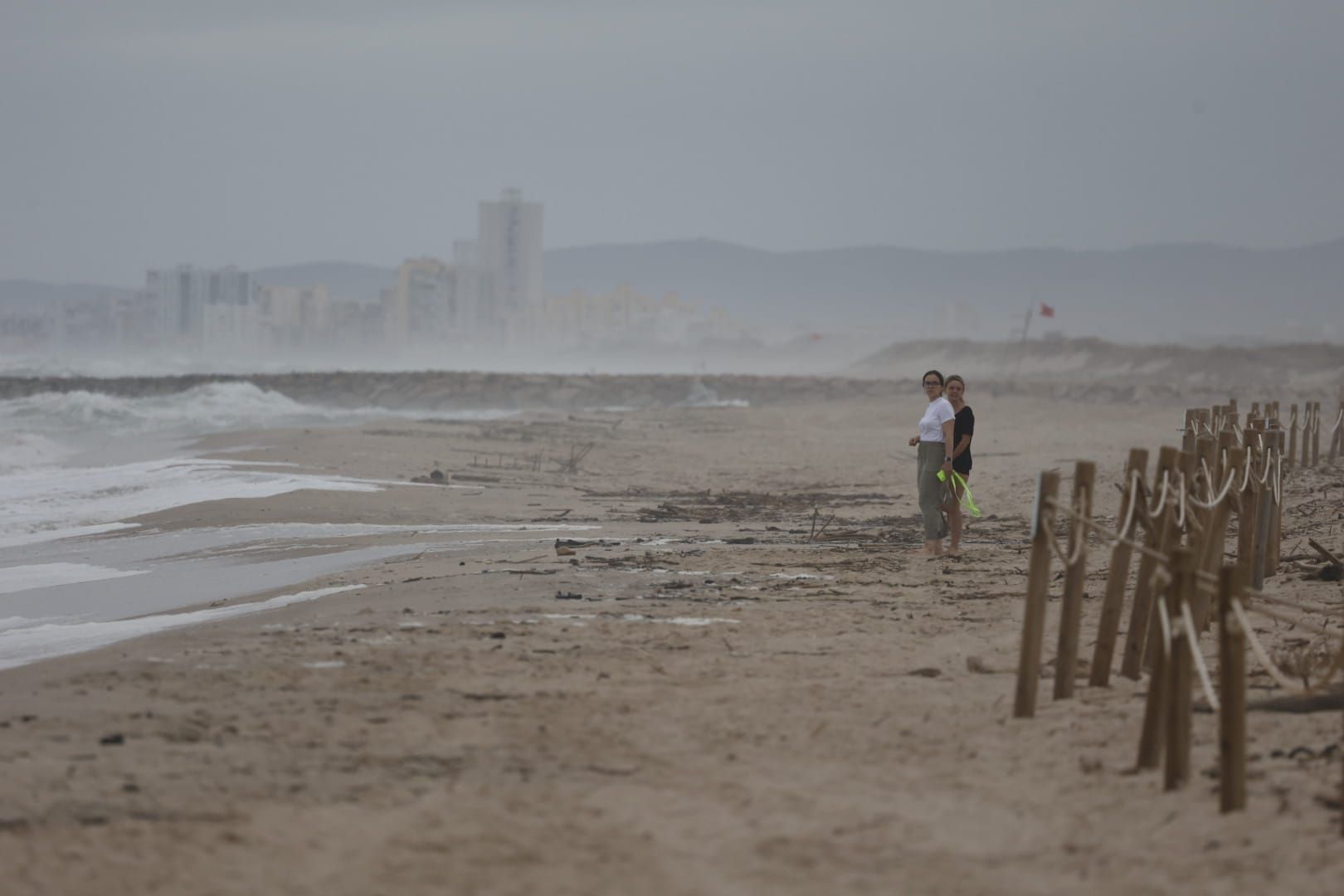 Bandera roja en la mayoría de playas de Valencia
