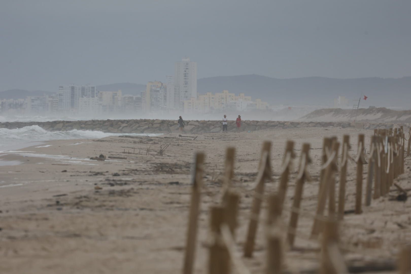 Bandera roja en la mayoría de playas de Valencia