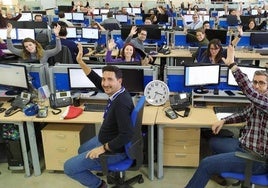 Trabajadores de una empresa con jornada laboral de cuatro días, en una imagen de archivo.
