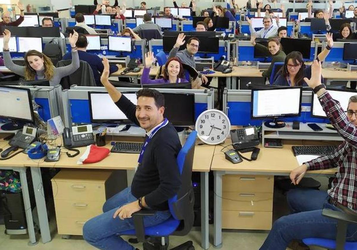 Trabajadores de una empresa con jornada laboral de cuatro días, en una imagen de archivo.