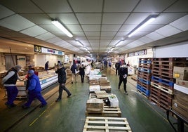 Interior de una de las naves de Mercavalencia.