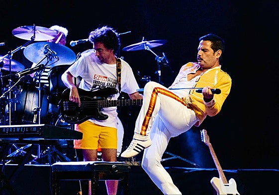Una actuación de Tributo a Queen.