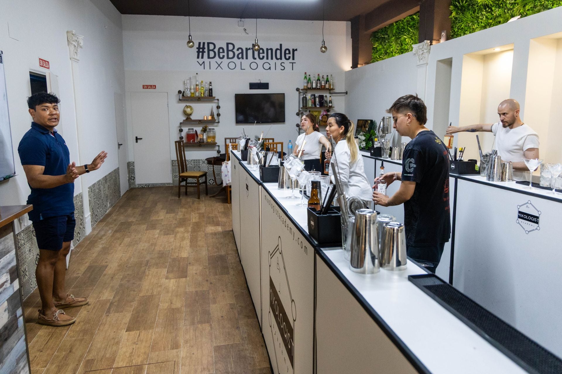 Escuela de cocteleros en Valencia