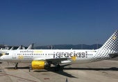 Los menores desalojados de un avión en Manises desoyeron a las azafatas y manipularon chalecos y máscaras