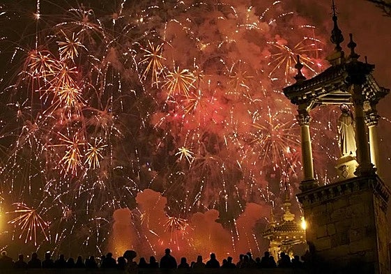 Castillo de fuegos artificiales en Valencia.