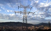 Una torre de transporte de energía.