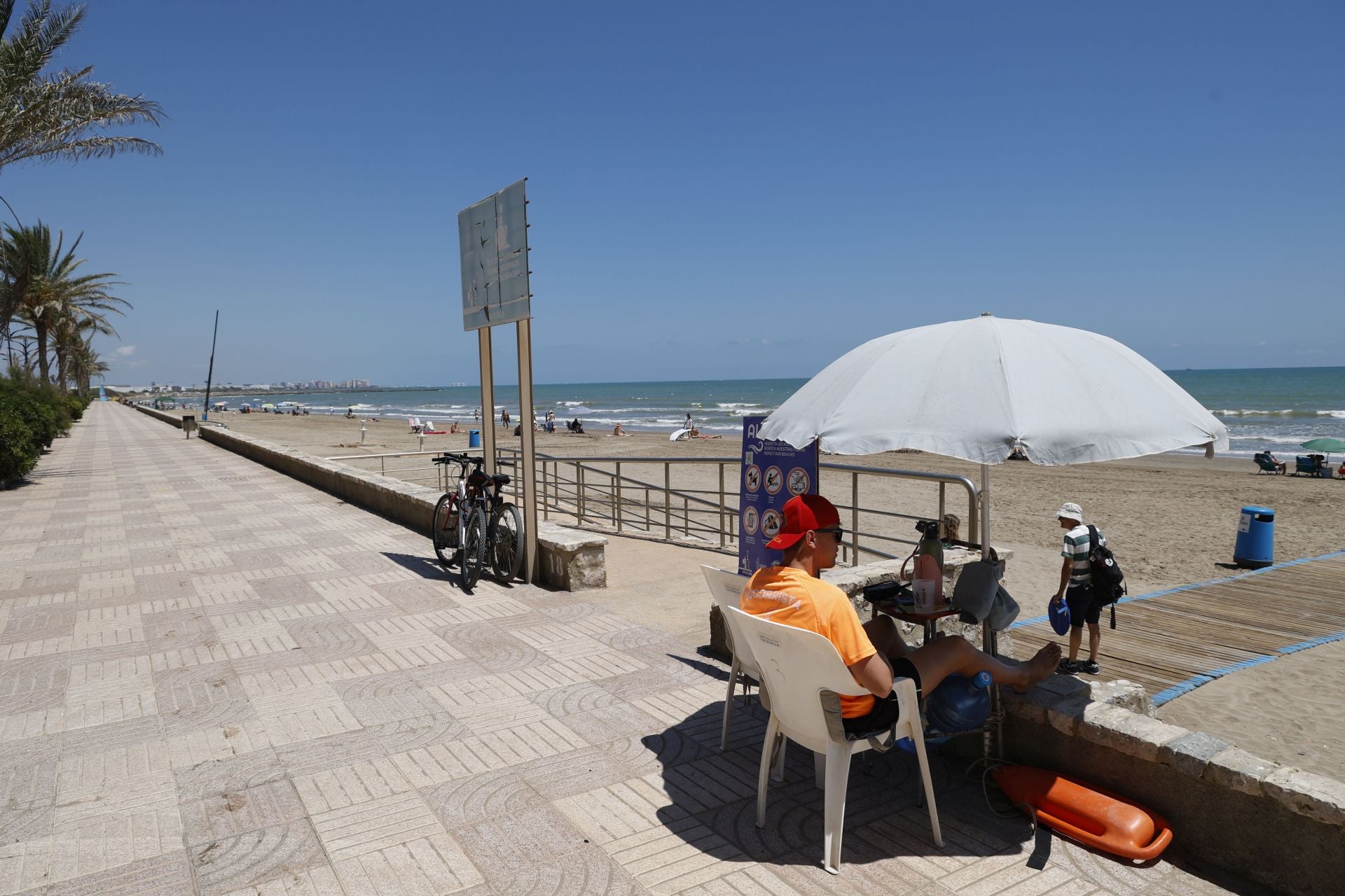 Fotos: Una playa de Port Saplaya estará cerrada varios días por contaminación