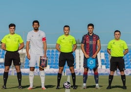Los capitanes del partido.