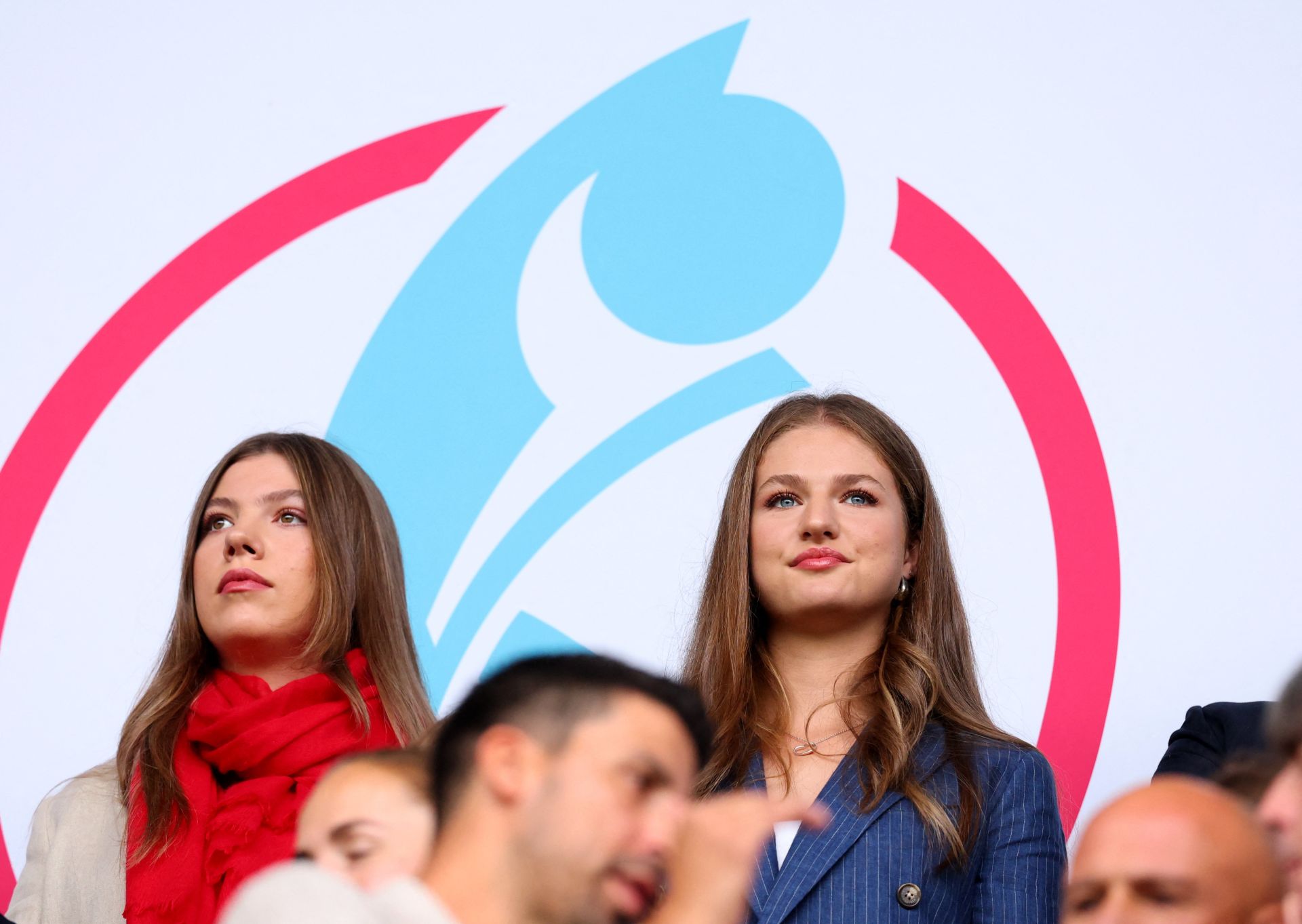 La princesa Leonor y la infanta Sofía apoyan a la selección femenina en Suiza